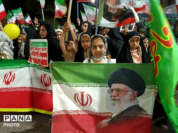 تداوم حضور پرشور مردم سرخس در تجمعات شبانه مردمی در آستانه میلاد امام رضا«ع»
