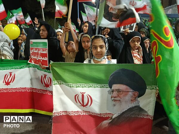 تداوم حضور پرشور مردم سرخس در تجمعات شبانه مردمی در آستانه میلاد امام رضا«ع»