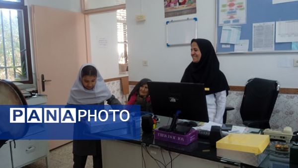 تبریک روز پرستار به کارکنان درمانگاه و خانه بهداشت روستای فدافن 