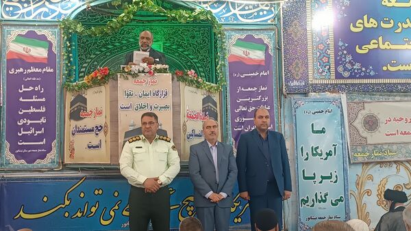 نماز جمعه با حضور مسئولان آموزش و پرورش نیشابور به مناسبت هفته بزرگداشت معلم 