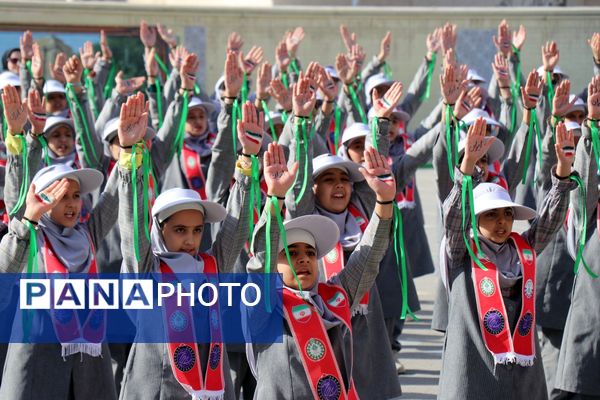 برگزاری برنامه نمادین استانی و مانور تشکیلاتی یاوران انقلاب در خراسان رضوی