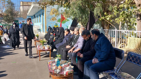 انس و ارادت دانش‌آموزان مدارس ناحیه یک قم به شهید گمنام