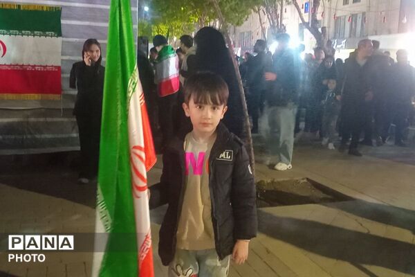 حضور مردم‌ نسیم‌شهر در سی هفتمین تجمع شبانه میدان‌ هفت‌تیر