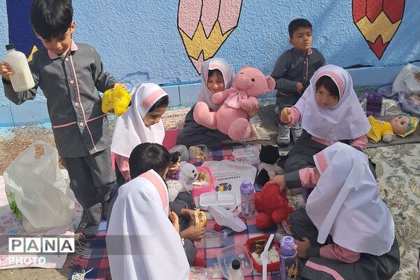 روز جهانی کودک در دبستان روستایی عارف