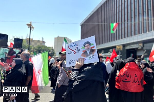 حضور میلیونی آحاد مردم ایران در مراسم تشییع رهبر شهید