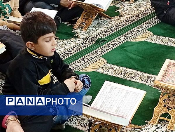 محفل انس با قرآن به مناسبت دهه فجر در کاشمر 