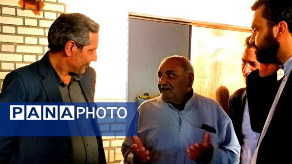 فرماندار کاشمر از سالن و چمن مصنوعی روستای قوژد بازدید کرد