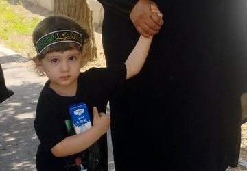 شیرخوارگان بروجنی در آغوش لالایی‌های حسینی