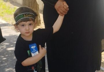 شیرخوارگان بروجنی در آغوش لالایی‌های حسینی
