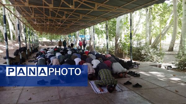 اولین نماز جماعت پایه دهمی ها همراه با کادر دبیرستان شاهد ابوذر غفاری 