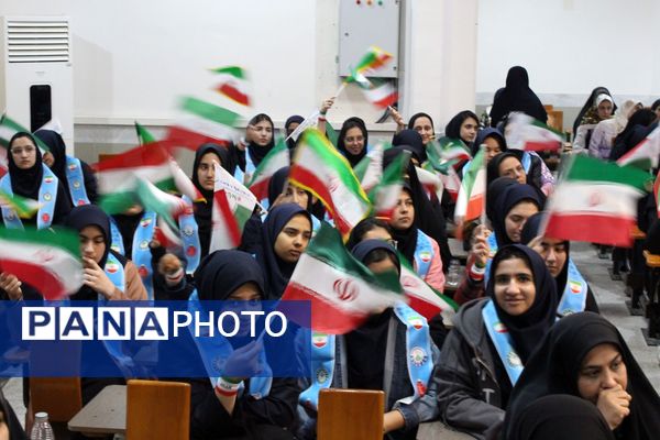 جشن ایرانمون در دبیرستان نمونه دولتی مهشید مصلی‌نژاد