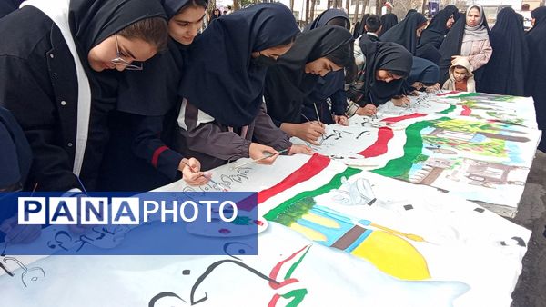 نقاشی چند متری در حاشیه راهپیمایی ۲۲ بهمن در خلیل آباد