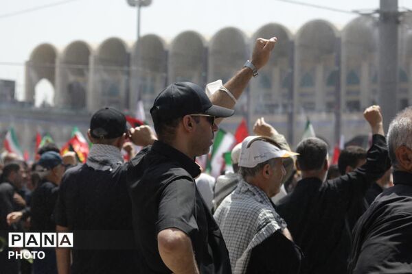 وداع با پیکر مطهر امام شهید در مصلای تهران