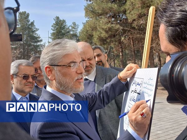 دومین روز گردهمایی از صحن دانش تا کرسی قانون‌گذاری 