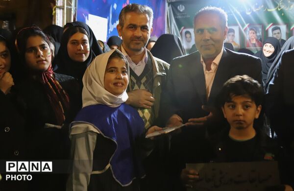 خروش شبانه «ناحیه ۵» در قلب غرفه؛ میعادگاهِ مقاومت و استکبارستیزی