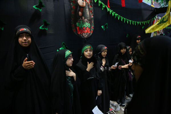 عزاداری کودکان هیات «زیر گنبد طلا» برای دختر سه ساله امام حسین(ع)