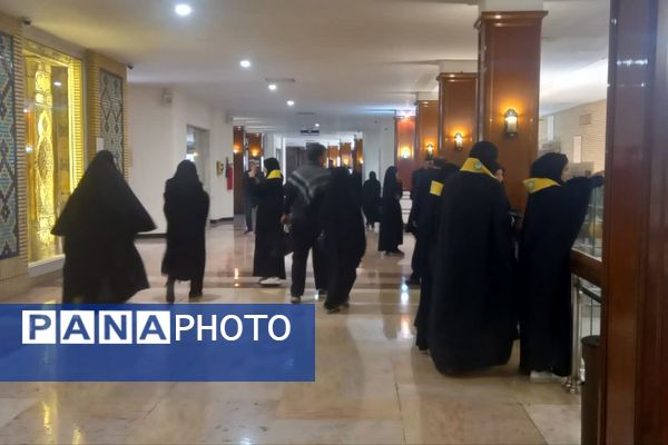 بازدید دانش آموزان پیشتاز اعزامی به مشهد از موزه حرم مطهر رضوی 