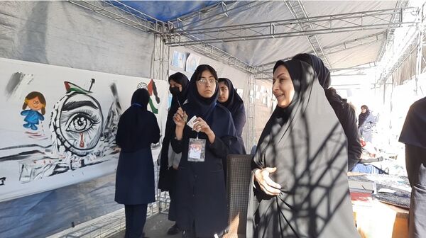 اولین نمایشگاه ماها در دبیرستان فرزانگان ۲ دوره دوم ناحیه ۷ مشهد