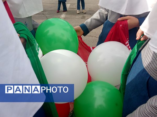 استقبال مدرسه حجاب از ۲۲بهمن 