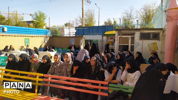 حضور دانش‌آموزان دبیرستان باهنر در پاتوق نوجوانان مبارز