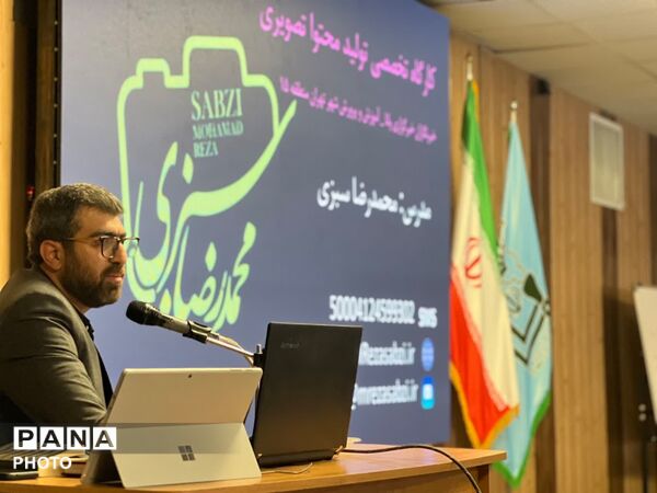 نشست تخصصی رسانه‌ای و تقدیر از دانش‌آموزخبرنگاران برتر منطقه ۱۵