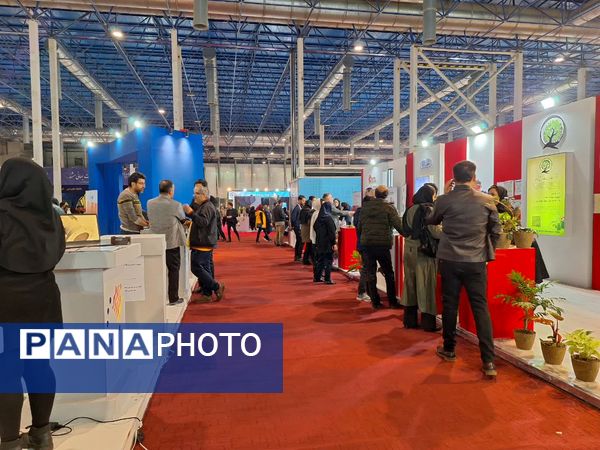 روز سوم از نمایشگاه پژوهش و فناوری در مشهد