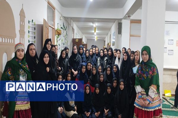 اجلاس استانی ویژه مدیران دبیرستان‌های نمونه دولتی و شبانه‌روزی استان خراسان رضوی در دبیرستان دخترانه شهید مجید دهنوی