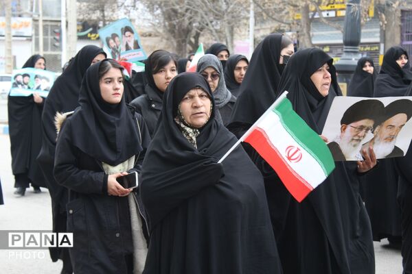 اجتماع مردم شهید پرور شهرستان فاروج در میدان رضوی در پی شهادت آیت الله العظمی امام خامنه‌ای (رضوان الله تعالی علیه) 