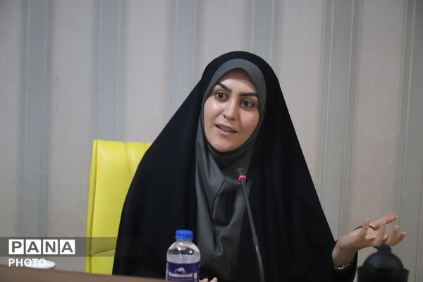 دیدار صمیمانه مدیر آموزش و پرورش ناحیه ۵ تبریز با نسل آگاه و فعال دانش‌آموزی