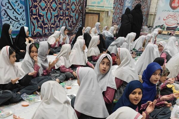 برگزاری سفره افطاری به مناسبت ماه مبارک رمضان در مدارس ناحیه دو شهرری 
