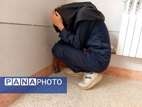 مانور زلزله  در دبیرستان حجت‌ الاسلامی نیشابور 