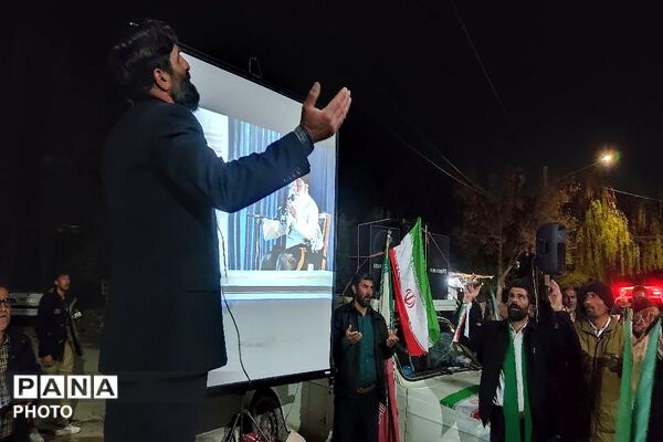 حضور در تجمعات خیابانی یعنی هیات من الذله در برابر دشمن زورگو و دروغگو