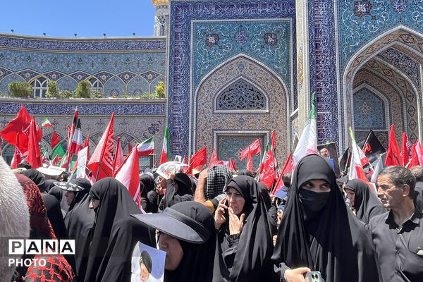 مشهد در سوگ؛ بدرقه باشکوه رهبر شهید انقلاب در جوار بارگاه رضوی