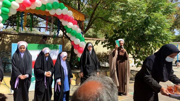 آیین نواختن زنگ مهر، ایثار و شهادت در دبستان شاهد حاج تقی آقا بزرگ ناحیه یک مشهد 