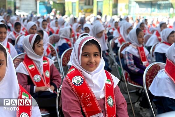 تبلور معنویت و انسانیت در جشن عاطفه‌ها دبستان دخترانه حضرت صدیقه(س) ملارد
