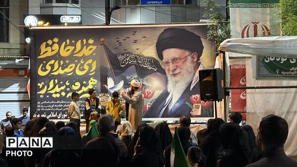 «پاتوق نوجوان مبارز»؛ شور نوجوانی و حال‌وهوای انقلابی در میدان امام خمینی(ره) مرند