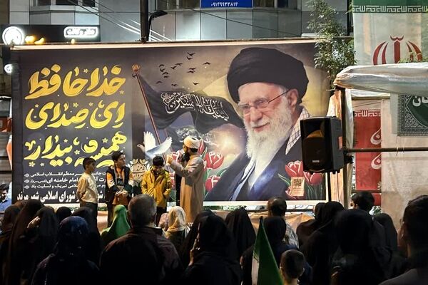 «پاتوق نوجوان مبارز»؛ شور نوجوانی و حال‌وهوای انقلابی در میدان امام خمینی(ره) مرند
