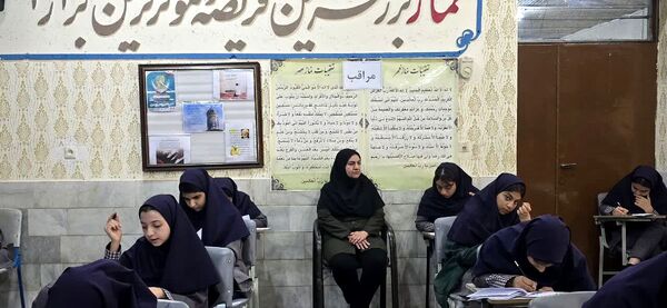 برگزاری مرحله اول آزمون جامع در دبیرستان رضوان