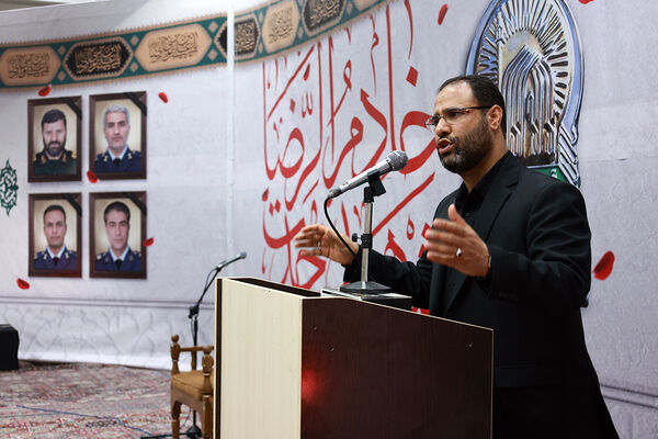 مراسم بزرگداشت شهیدان خدمت در دبیرستان متوسطه دوم امام صادق(ع)