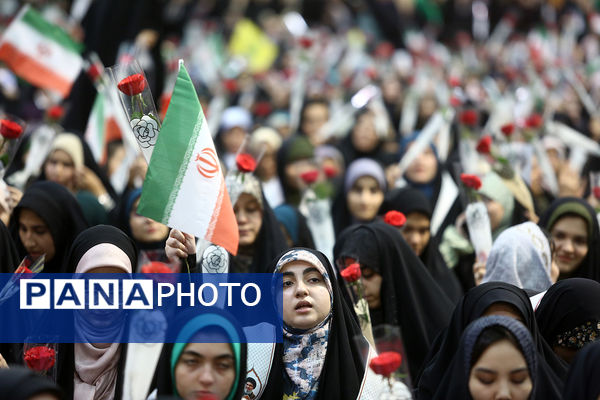 اجتماع بزرگ «عهد خواهرانه» با حضور 6 هزار دانشجوی دختر در قم