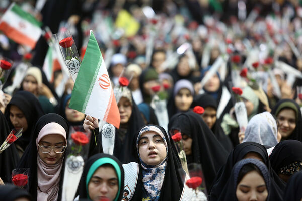 اجتماع بزرگ «عهد خواهرانه» با حضور 6 هزار دانشجوی دختر در قم