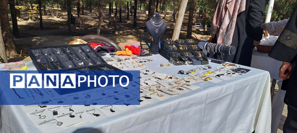 نمایشگاه محصولات دستی بانوان در بوستان نرگس قم