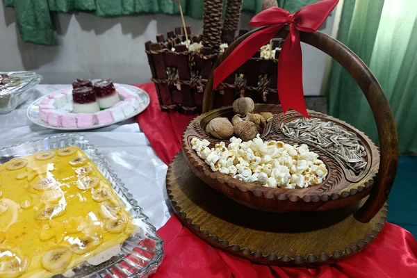 وقتی انارها لبخند زدند؛ یلدای دبیرستان ساره شورآفرین شد