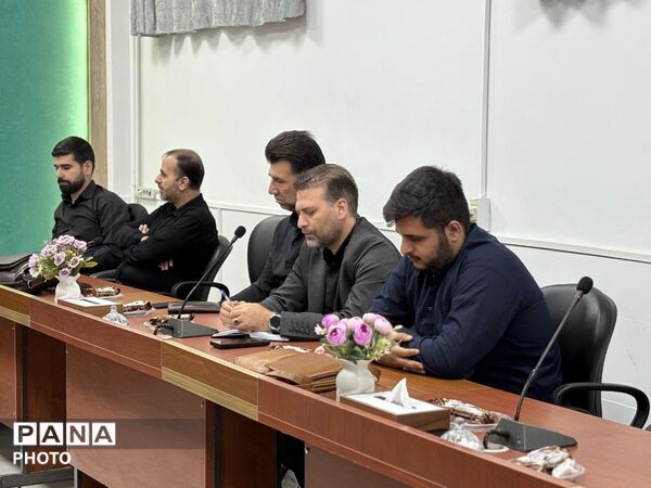 نشست هماهنگی مراسم استانی «احلی من العسل» در اسلامشهر