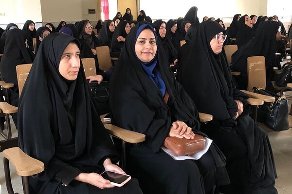 جلسه توجیهی مدیران در دبیرستان آرمیتا مصلی نژاد ناحیه 2 شهرری 
