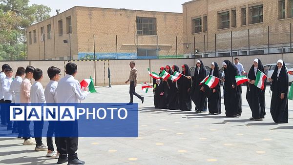 کاروان تجهیزات نوسازی، راهی مدارس اصفهان شد