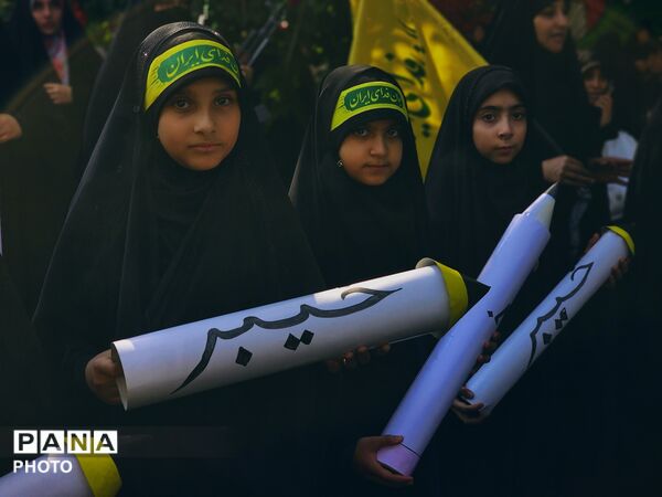 ۳۱۳ هزار «جان‌فدا» در قاب ایران؛ حضور نسل آینده‌ساز در رزمایش بزرگ تهران