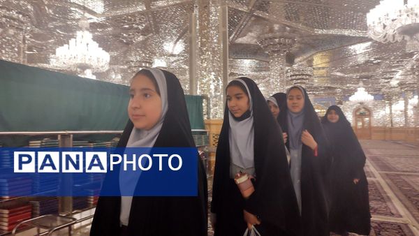 اردوی زیارتی دانش‌آموزان دبستان شاهد حاج تقی آقا بزرگ به حرم مطهر رضوی (ع)