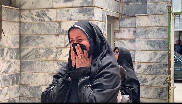 دیدار صمیمانه دانش آموز خبرنگاران پانا در منزل مادر شهید جمهور