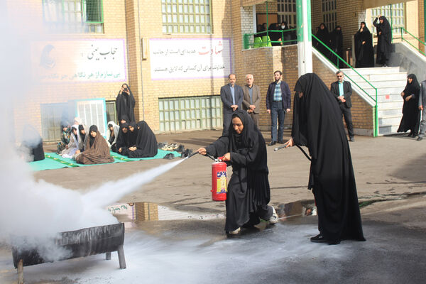 مانور زلزله و ایمنی در دبیرستان شاهد رضویه قم